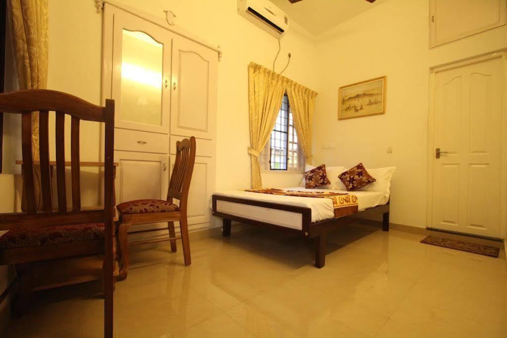 Aaron'S Homestay Kochi Exterior photo